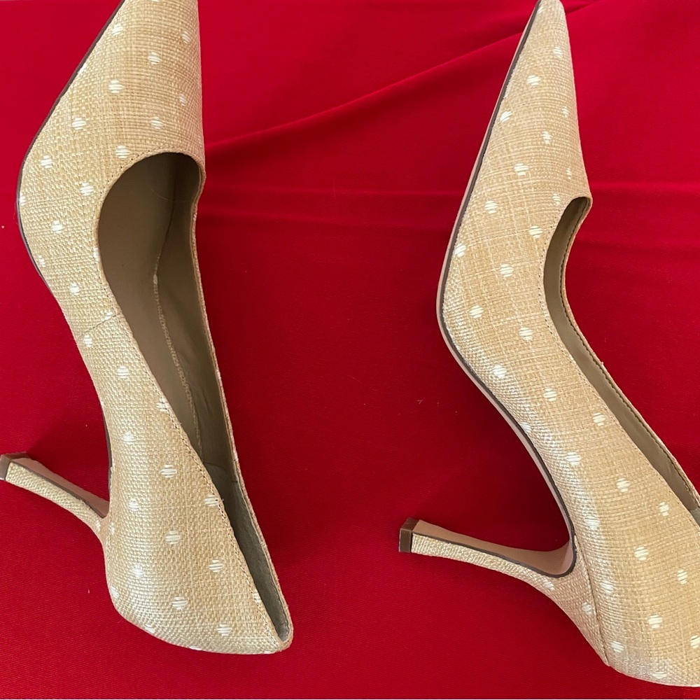 Ann Taylor Tan Cream Heels Pointed-Toe Sophistication - Picture 8 of 9